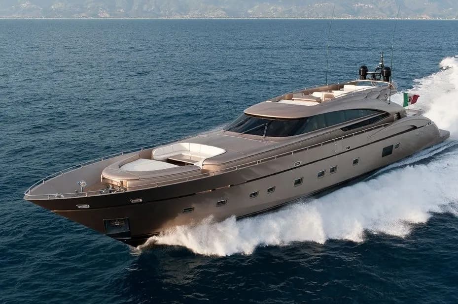 Boat - Explore Downtown Nassau on a 36m Rental Motor Yacht