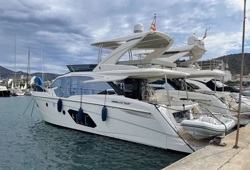 Boat - Explore Hyeres on a 16m Rental Absolute 52 Fly