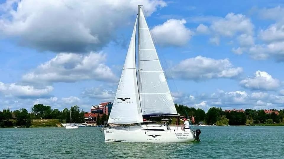 Boat - Charter a 8.85m Sailing Yacht Antila 27 Family in Rydzewo