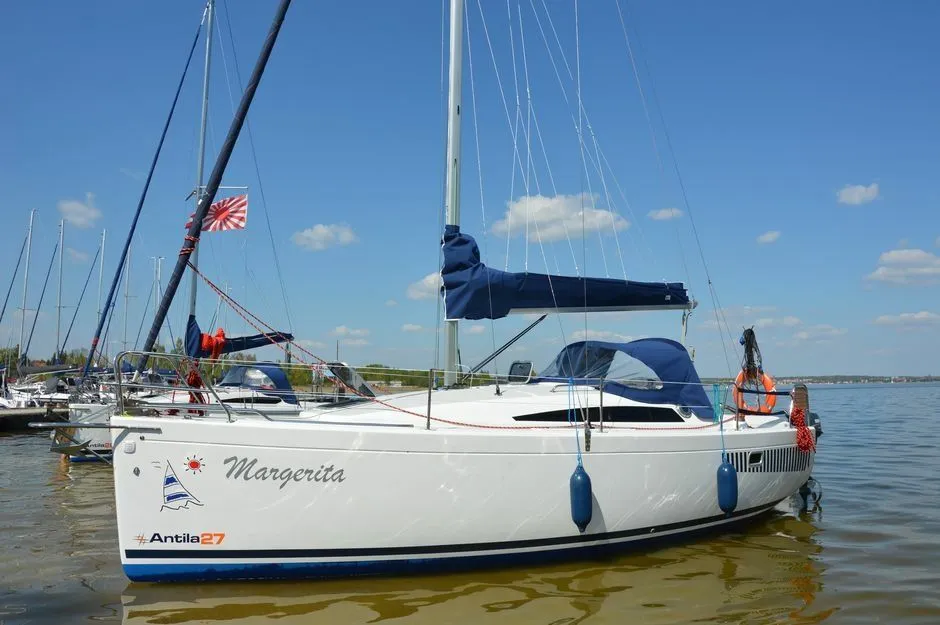 Boat - Explore Wilkasy on a 8.24m Rental Antila 27 Family