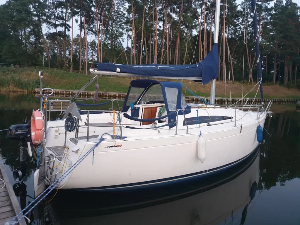 Boat - Explore Gizycko on a 8.24m Antila 27 Sailing Yacht Rental
