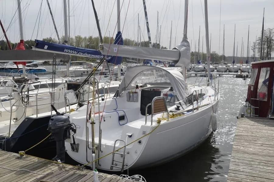 Boat - 8.24m Gizycko Sailing Yacht Hire