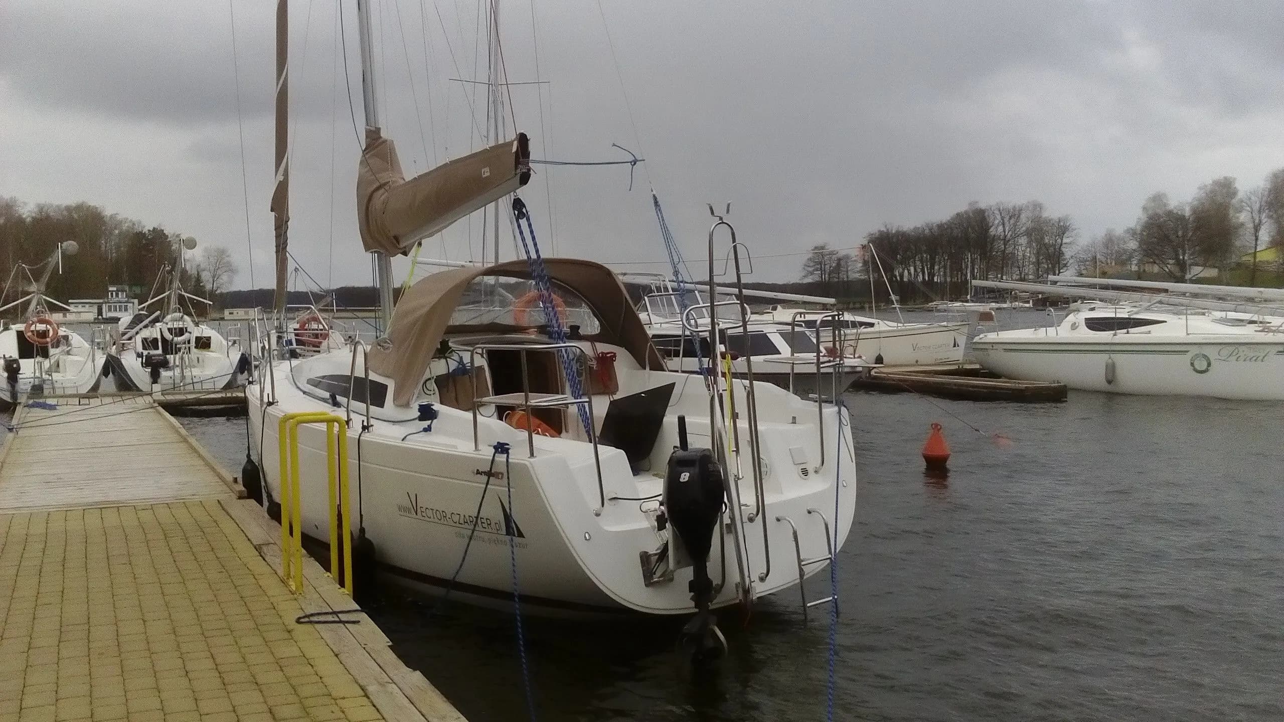 Boat - Charter a 8.85m 3 Cabin Sailing Yacht in Gizycko