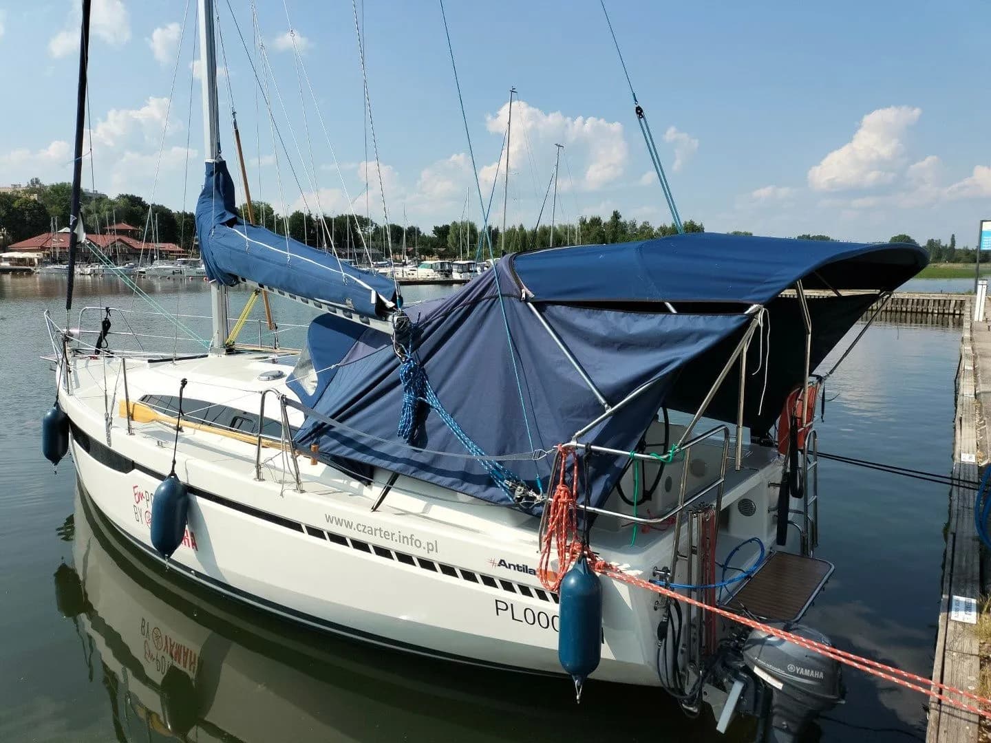 Boat - Explore Wilkasy on a 9.45m Rental Boat
