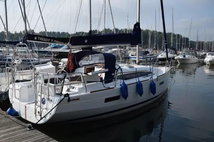 Boat - Explore Gizycko on a 9.99m Rental Sailing Yacht Antila 33