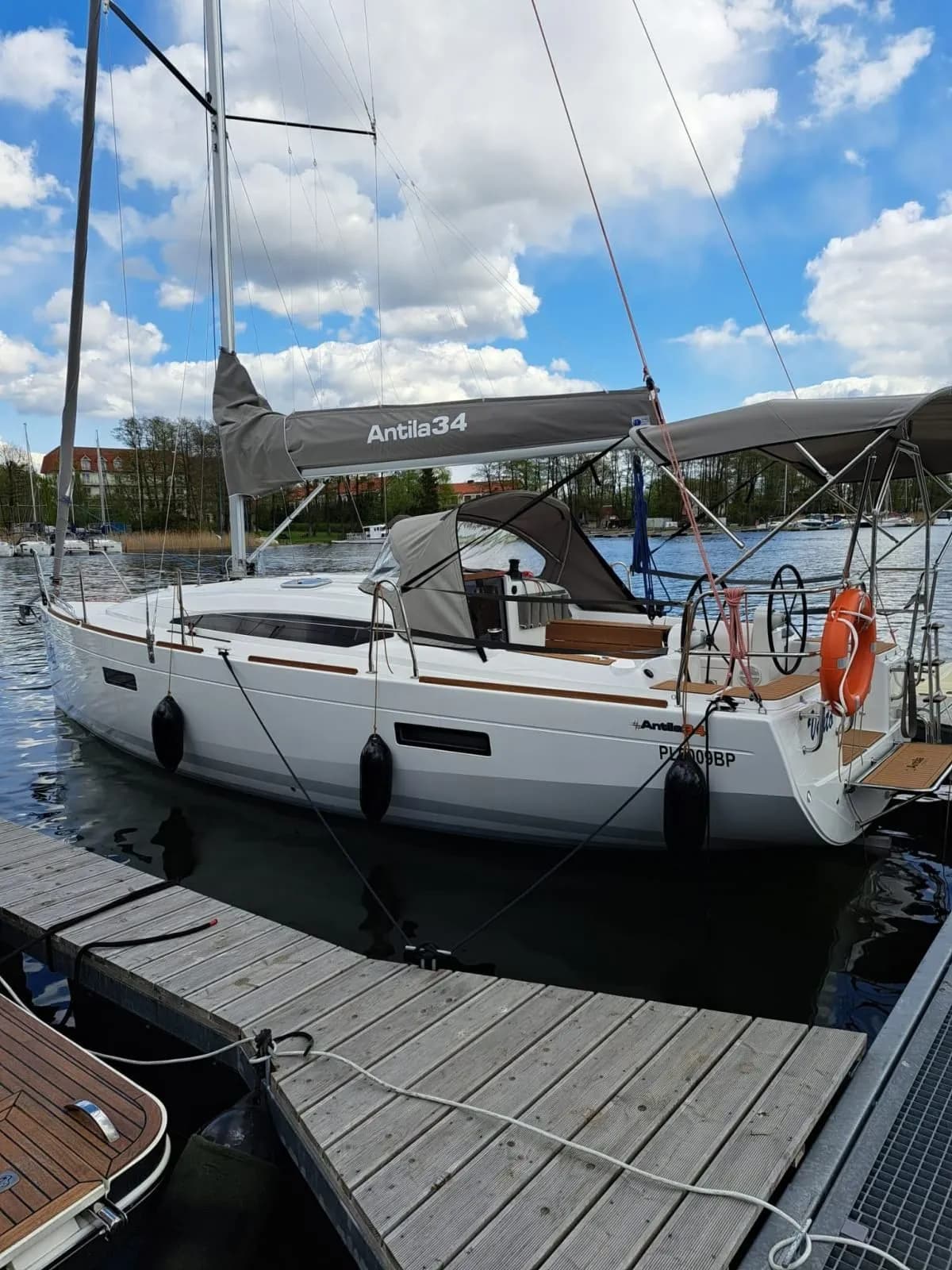 Boat - Charter a 10.49m Antila 34 in Rydzewo