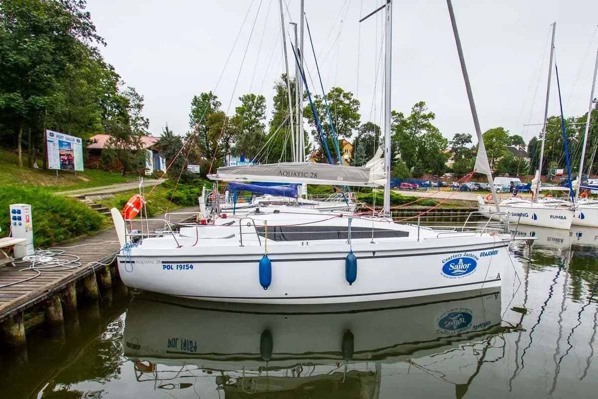 Boat - Charter a 8.5m Aquatic 28 in Piekna Gora