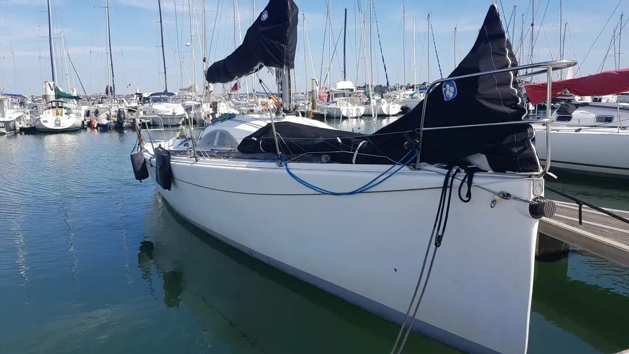 Boat - 10.59m Larmor-Plage Sailing Yacht Hire
