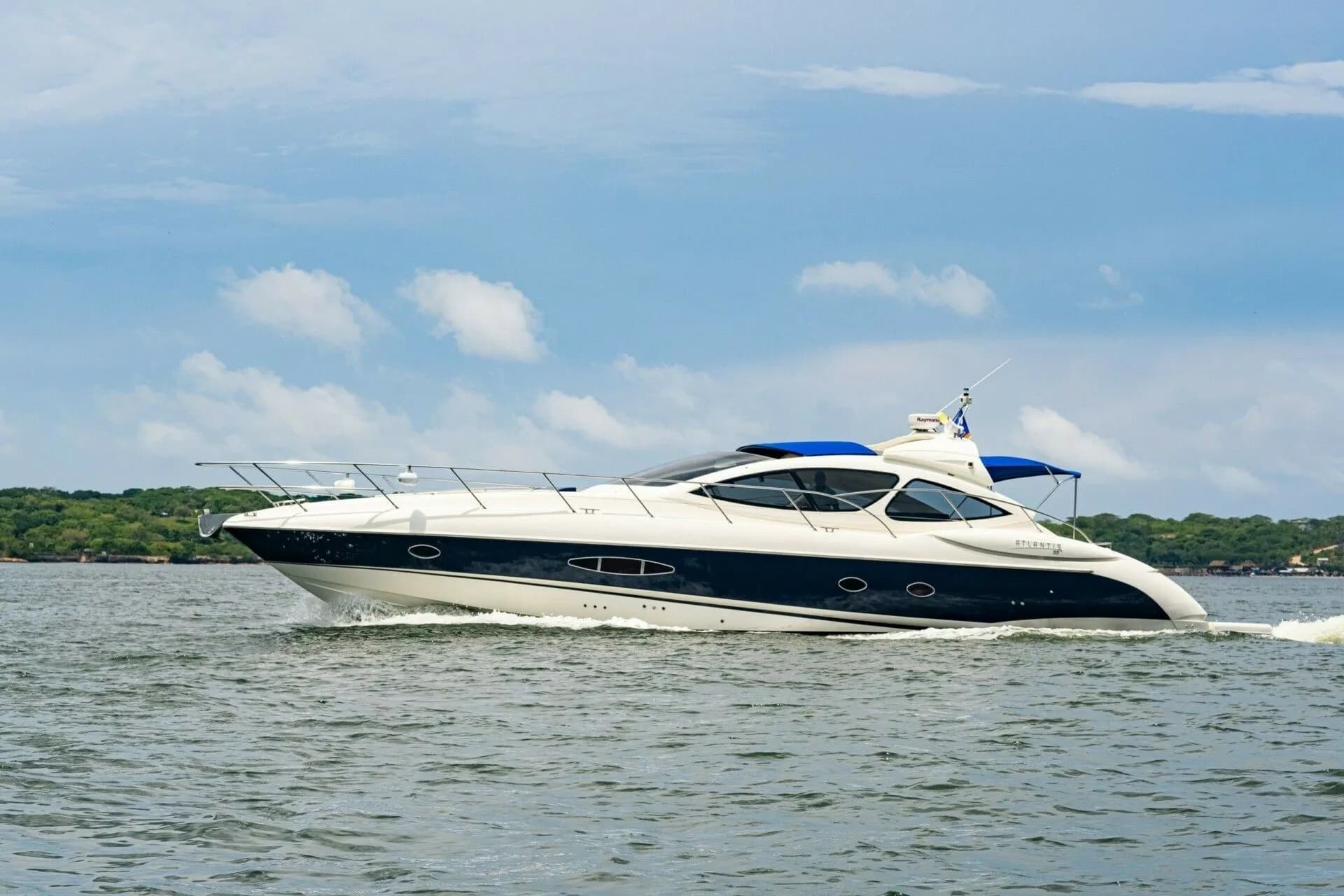 Boat - Charter a 16.7m Azimut 55 in Cartagena de Indias