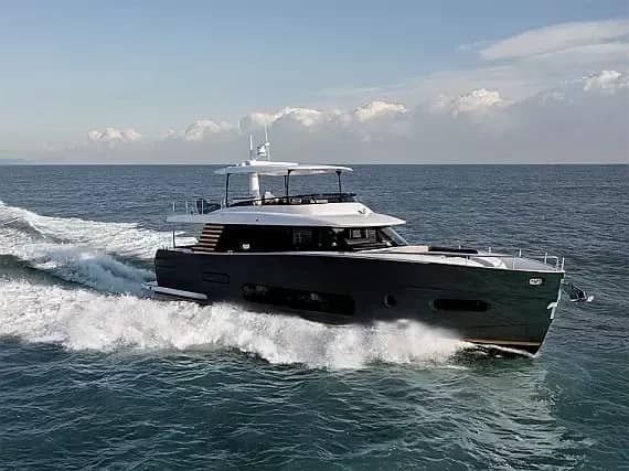 Boat - Rent a 20.15m Azimut 66 in Podstrana