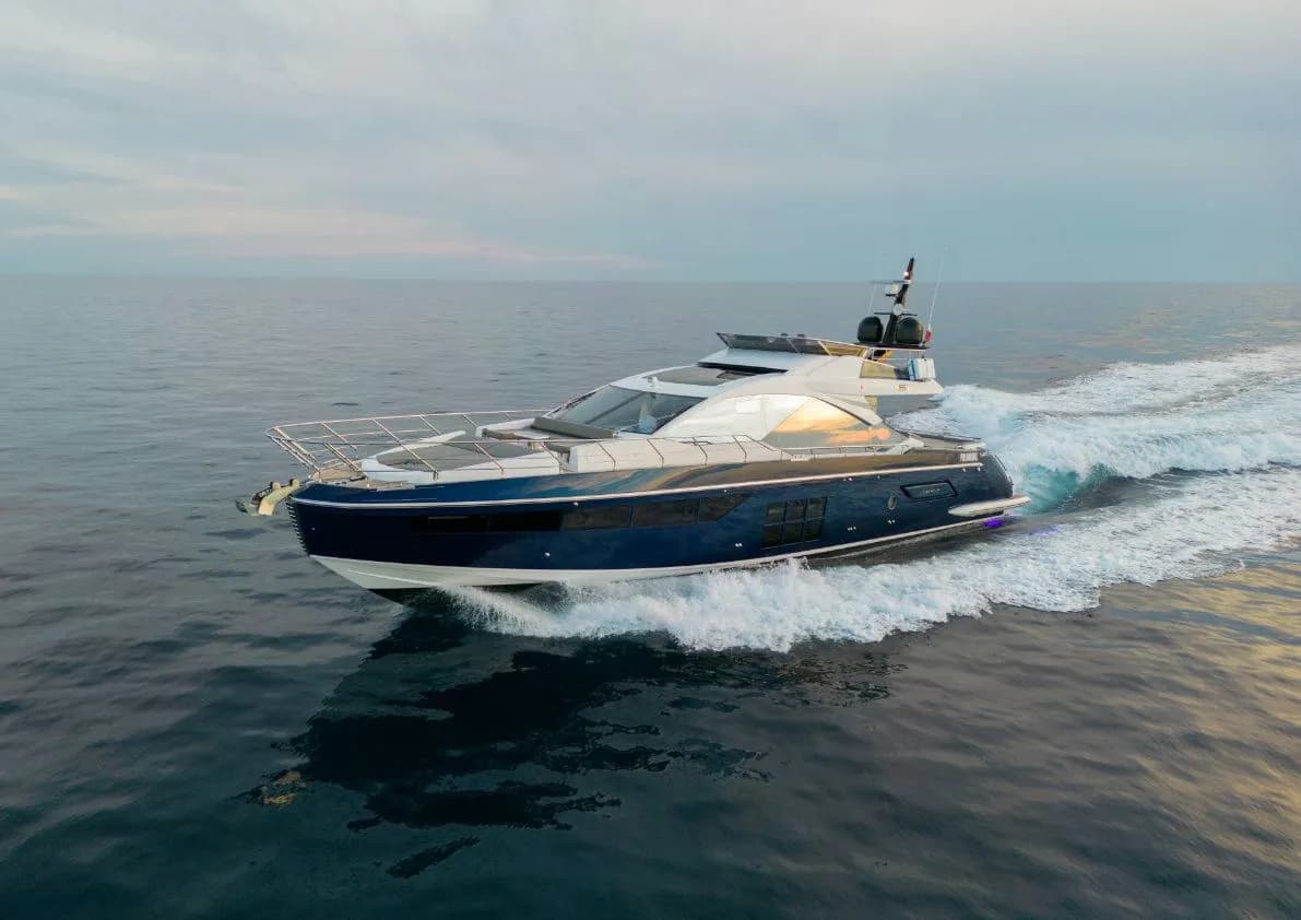 Boat - Charter a 21.37m Motor Yacht Azimut S7 in Podstrana