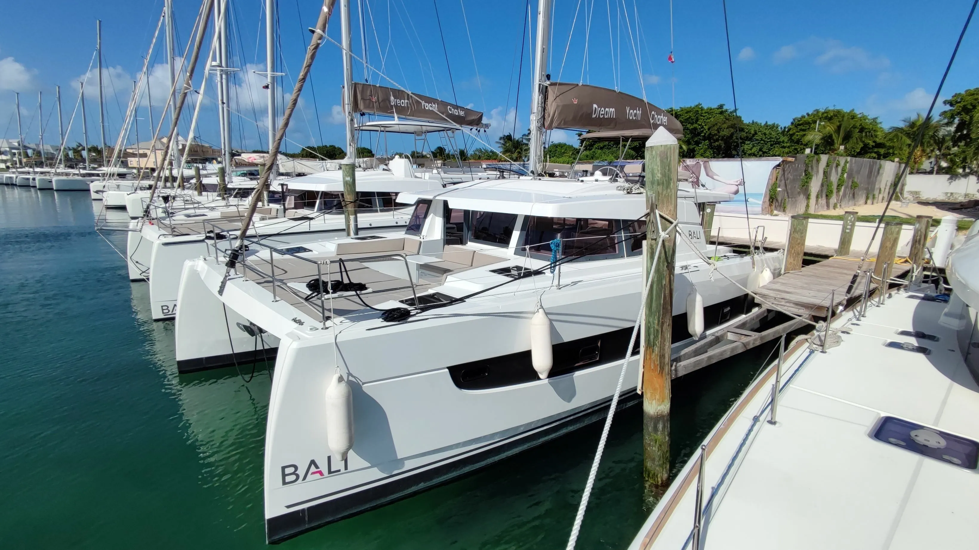 Boat - Charter a 13.75m Bali 4.4 Catamaran in Palm Cay