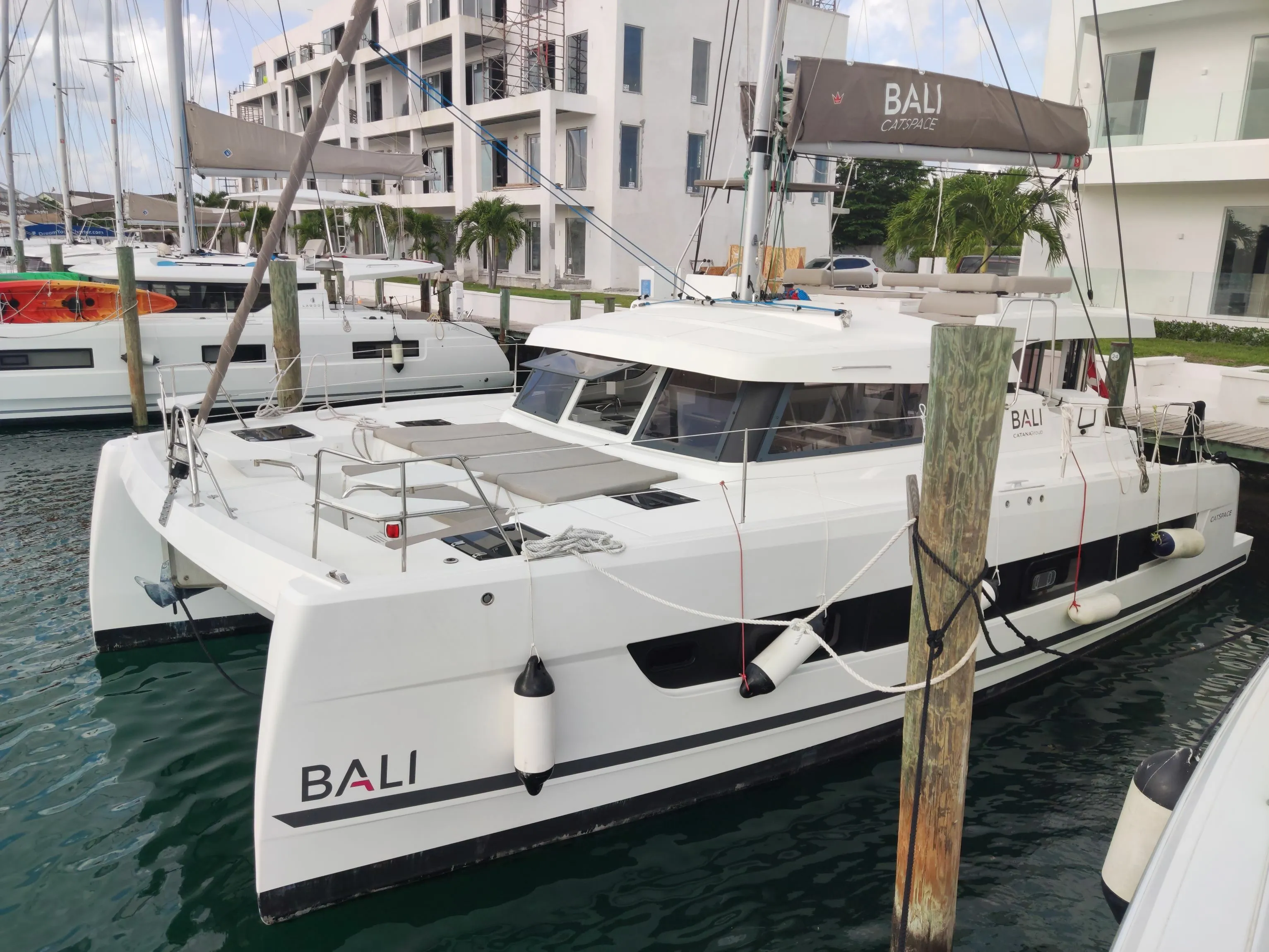 Boat - 12.31m Palm Cay Boat Hire