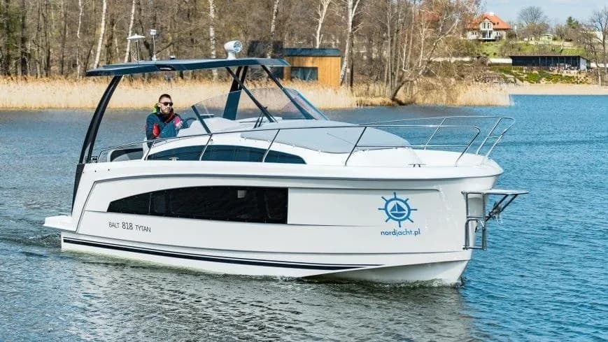 Boat - Charter a 8.18m Balt 818 Tytan Motor Yacht in Wilkasy