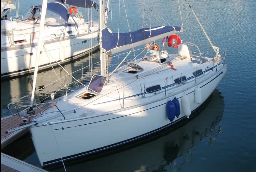 Boat - Rent a 9.45m Sailing Yacht Bavaria 30 Cruiser in La Trinite-sur-Mer