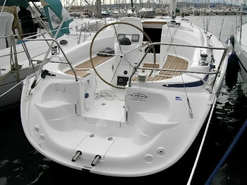 Boat - Charter a 9.45m Sailing Yacht Bavaria 30 in Stockholm