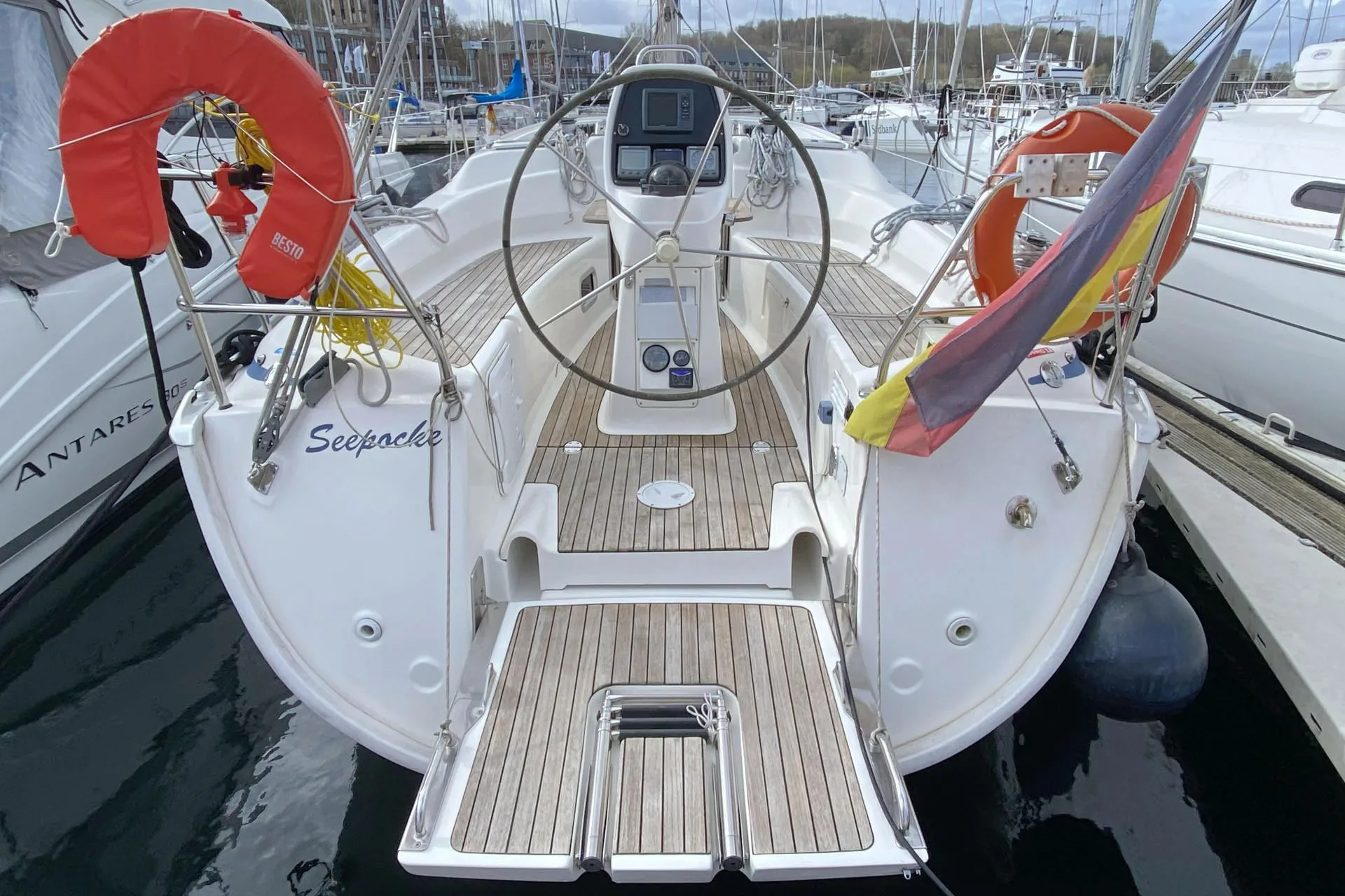 Boat - 9.76m Flensburg Sailing Yacht Bavaria 31 Cruiser Hire