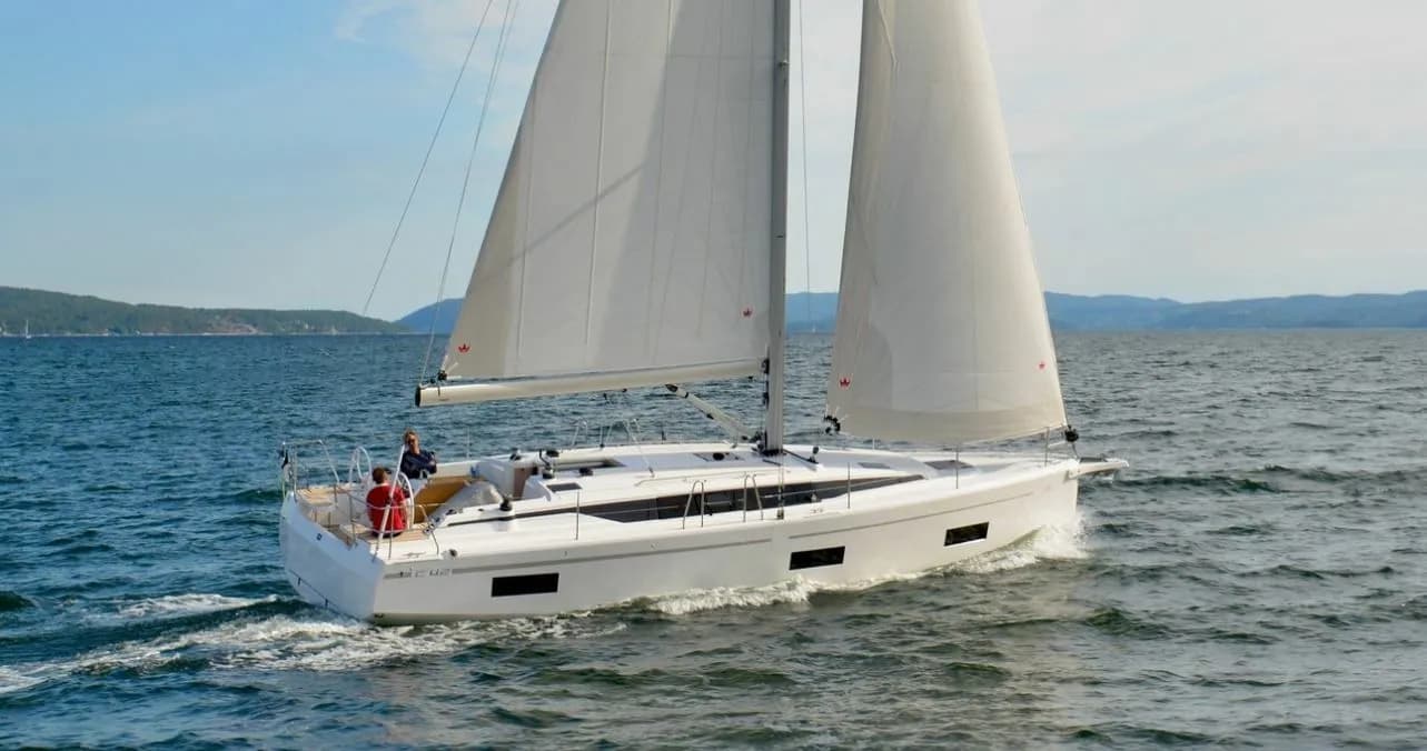 Tekne - Atina Kiralık Bavaria C42 12.04m 