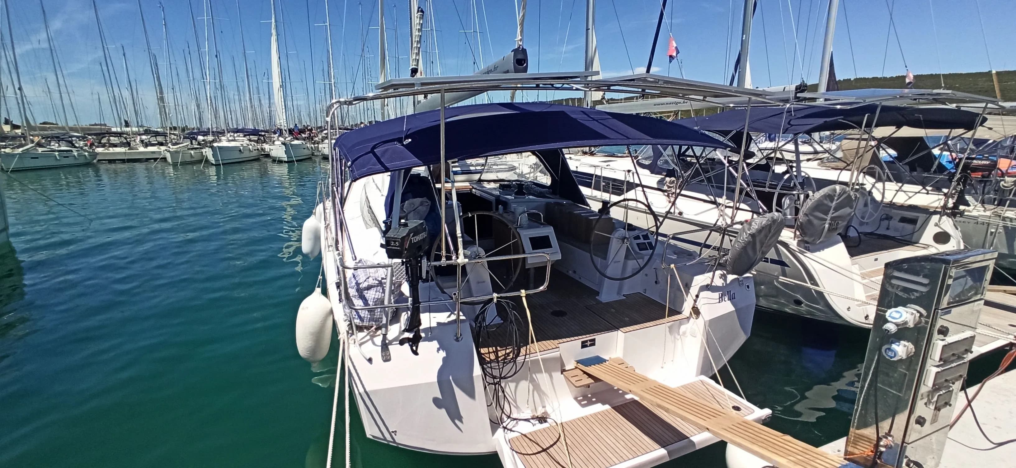 Boat - Charter a 12.49m Bavaria C42 Sailing Yacht in Sukosan