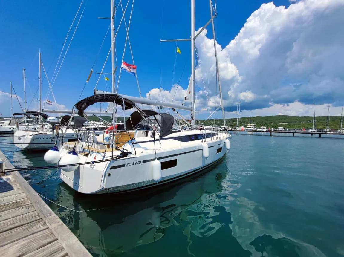 Boat - Rent a 12.38m Bavaria C42 in Punat