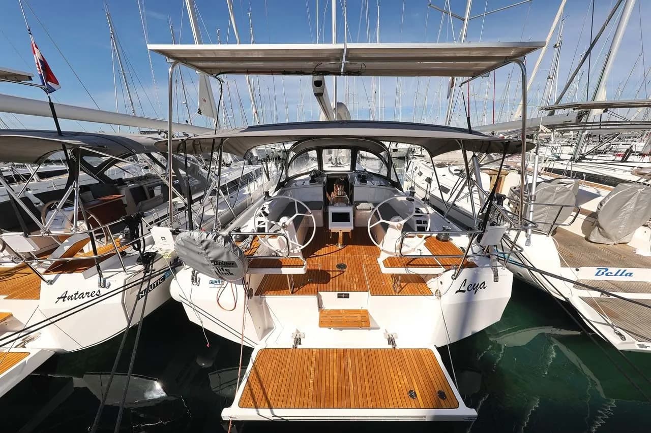 Tekne - Biograd na Moru 12.38m Kiralık Bavaria C42 Yelkenli Yat