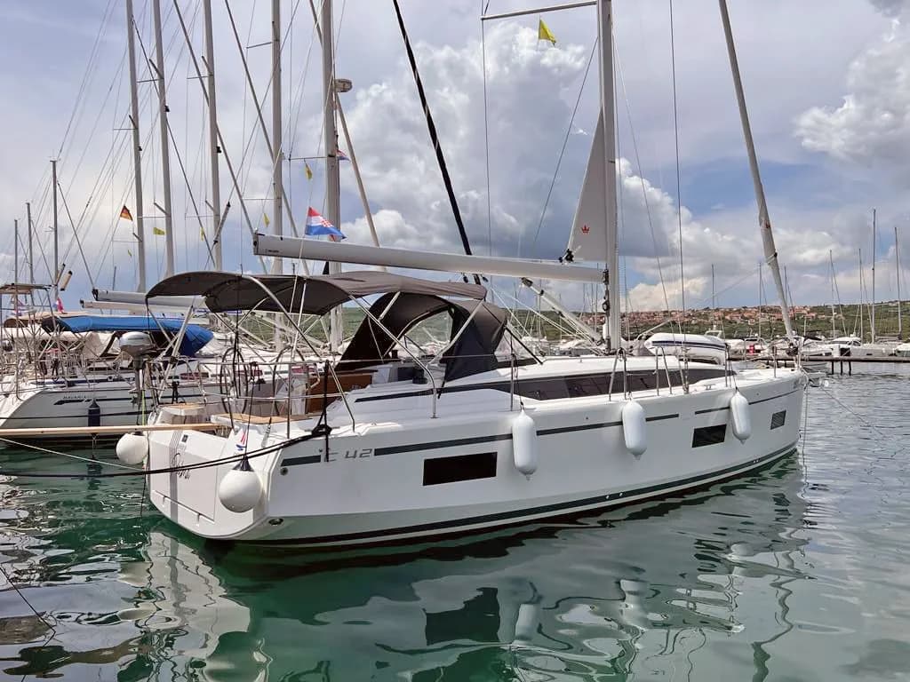 Boat - Charter a 12.38m Sailing Yacht in Punat