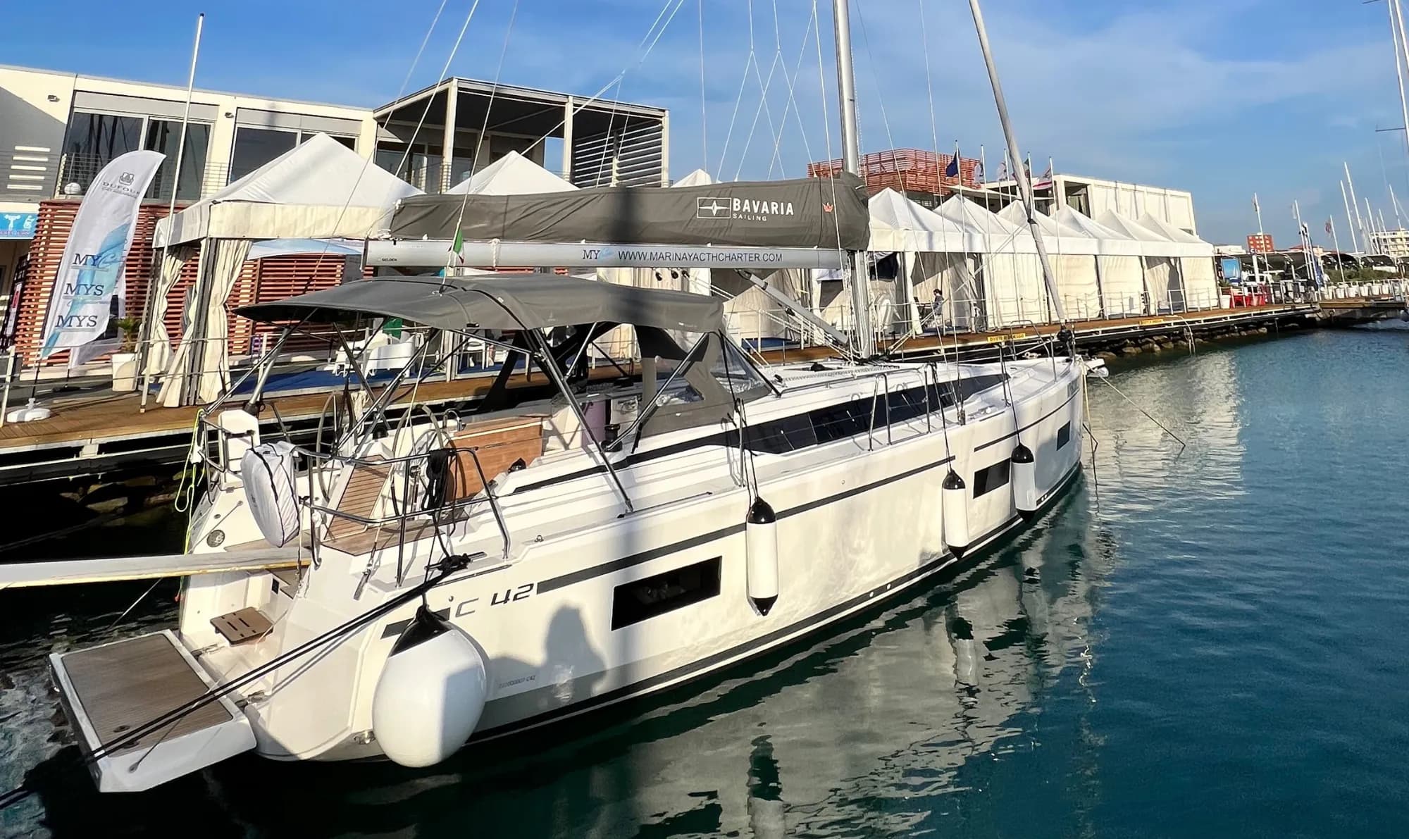 Лодка - Арендуйте 12.38м Bavaria C42 в Сан-Винченцо