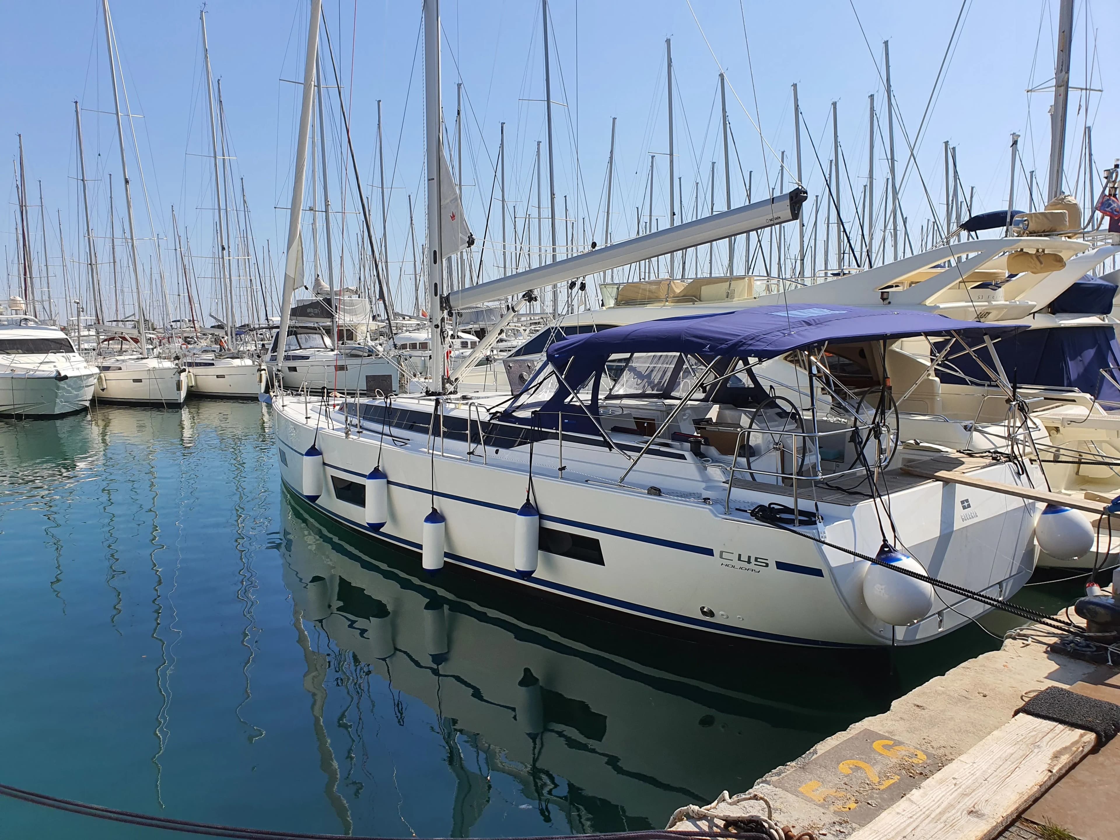 Boat - 14.43m Athens Sailing Yacht Hire