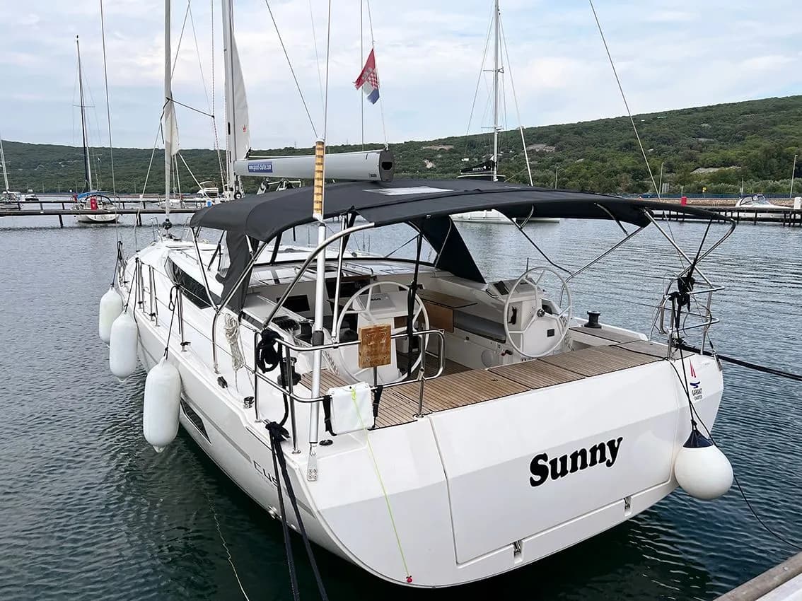 Boat - Rent a 13.98m Bavaria C45 Style in Punat