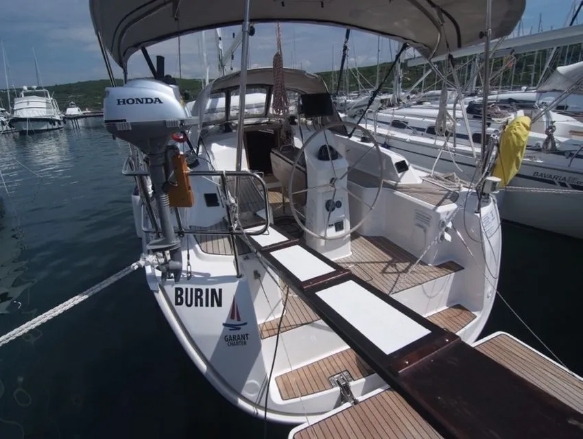 Boat - 9.99m Punat Sailing Yacht Hire