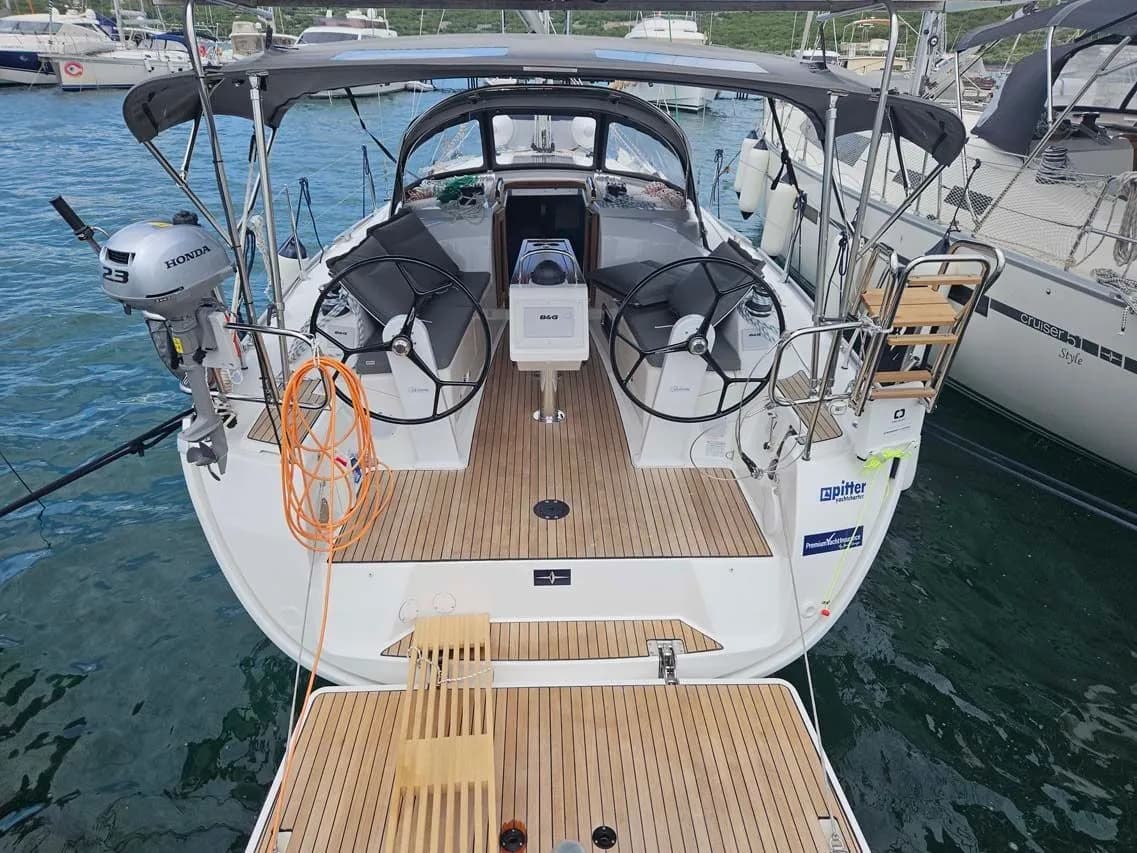 Boat - Rent a 9.99m Bavaria Cruiser 34 Sailing Yacht in Punat
