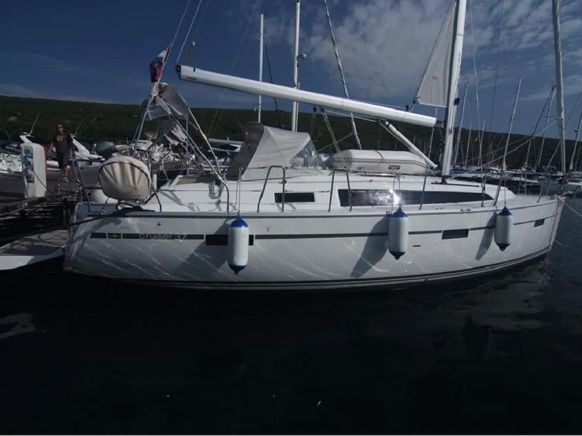 Boat - Rent a 11.3m Bavaria Cruiser 37 in Punat
