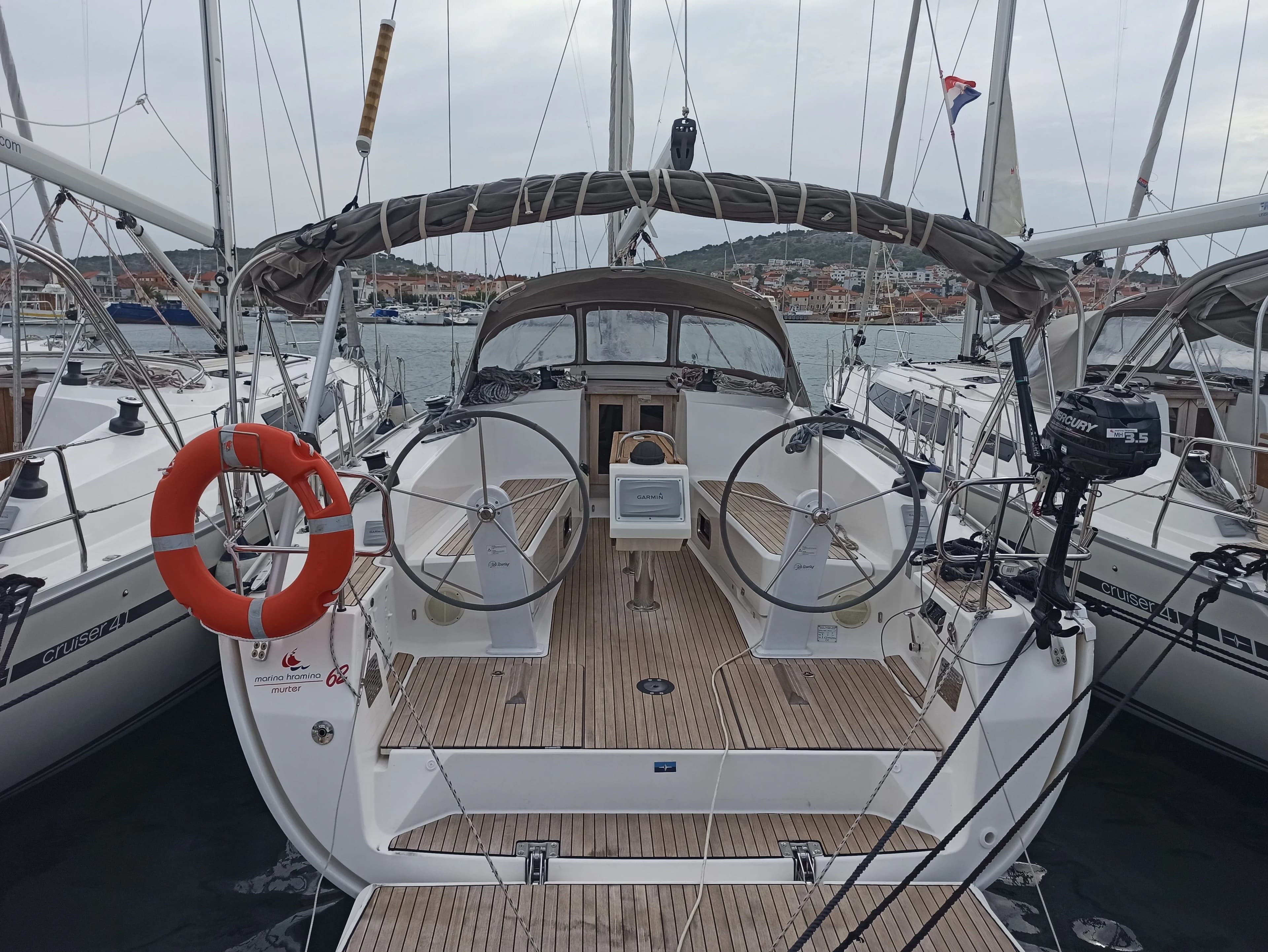 Boat - Rent a 12.35m Bavaria Cruiser 41 Sailing Yacht in Murter