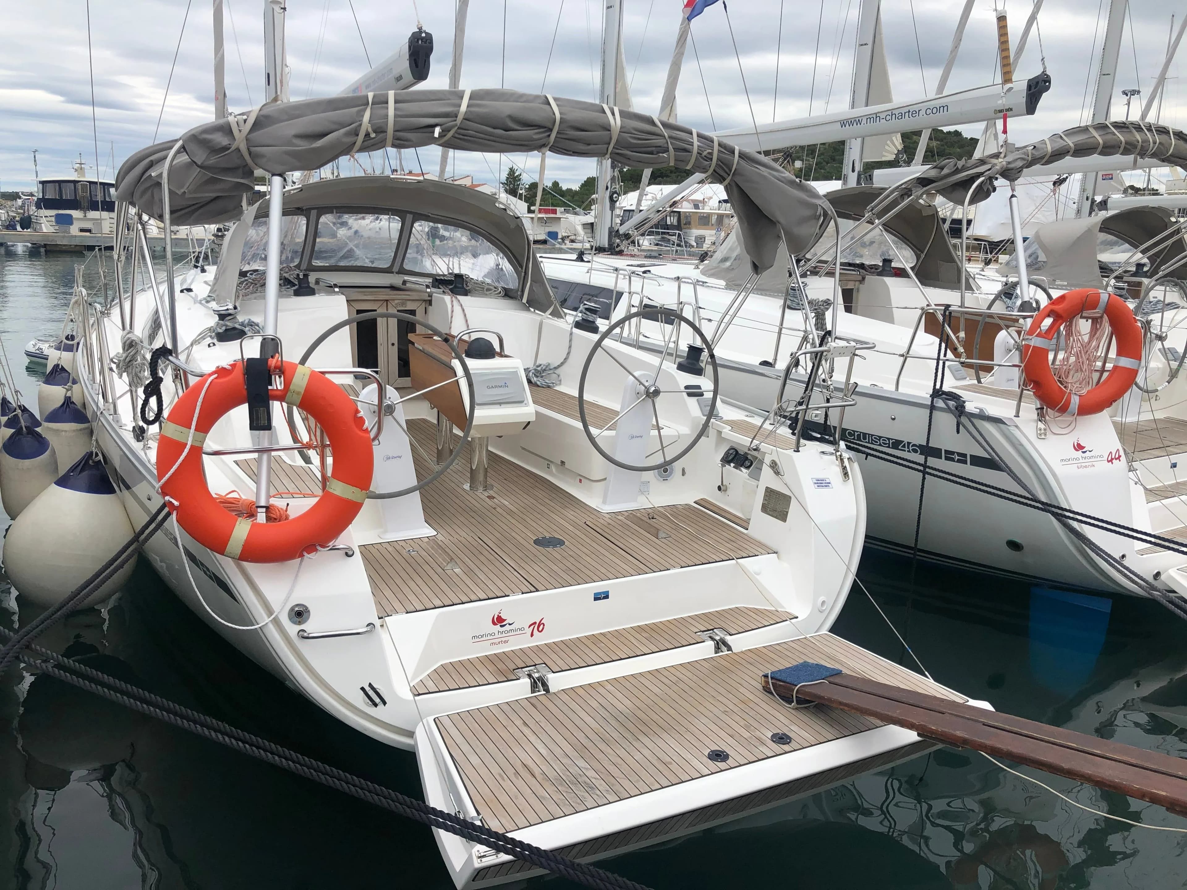 Boat - Rent a 12.35m Bavaria Cruiser 41 Sailing Yacht in Murter
