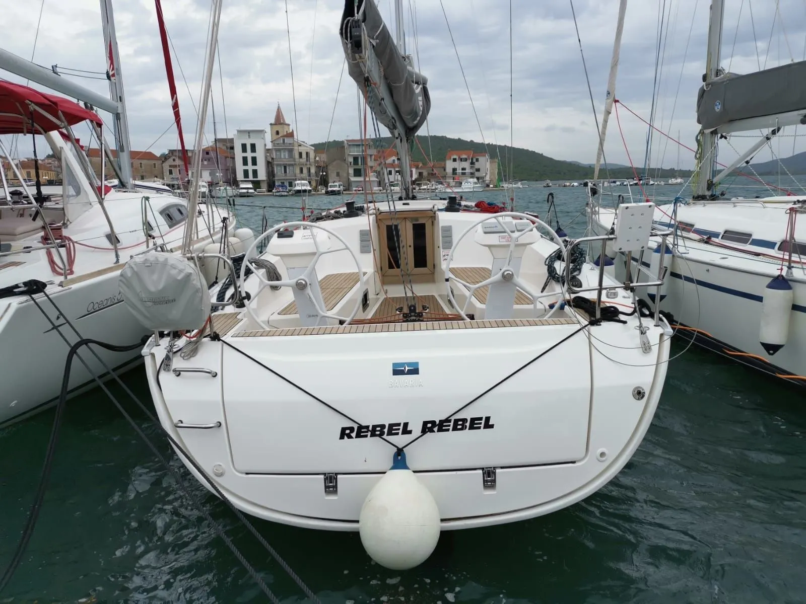 Tekne - Pirovac 12.35m Kiralık Bavaria Cruiser 41S