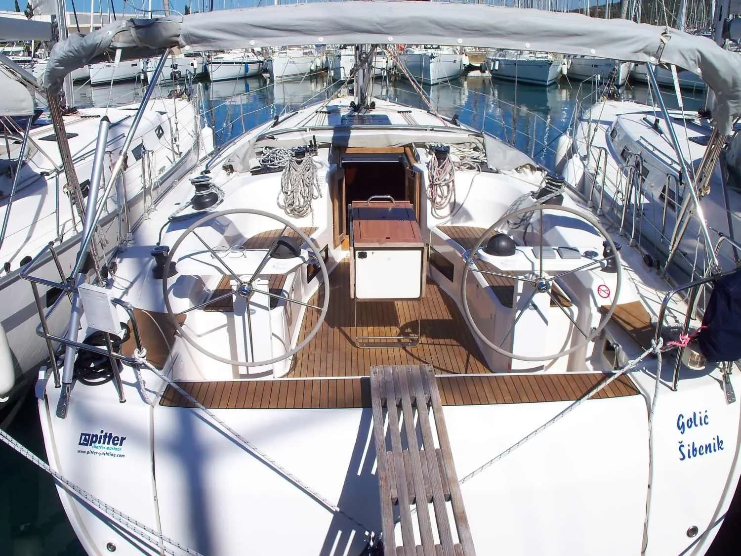 Boat - Explore Sukosan on a 14.27m Rental Boat
