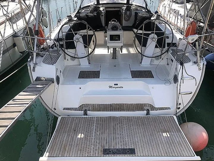 Boat - Charter a 14.3m Bavaria Cruiser 46 in Athens