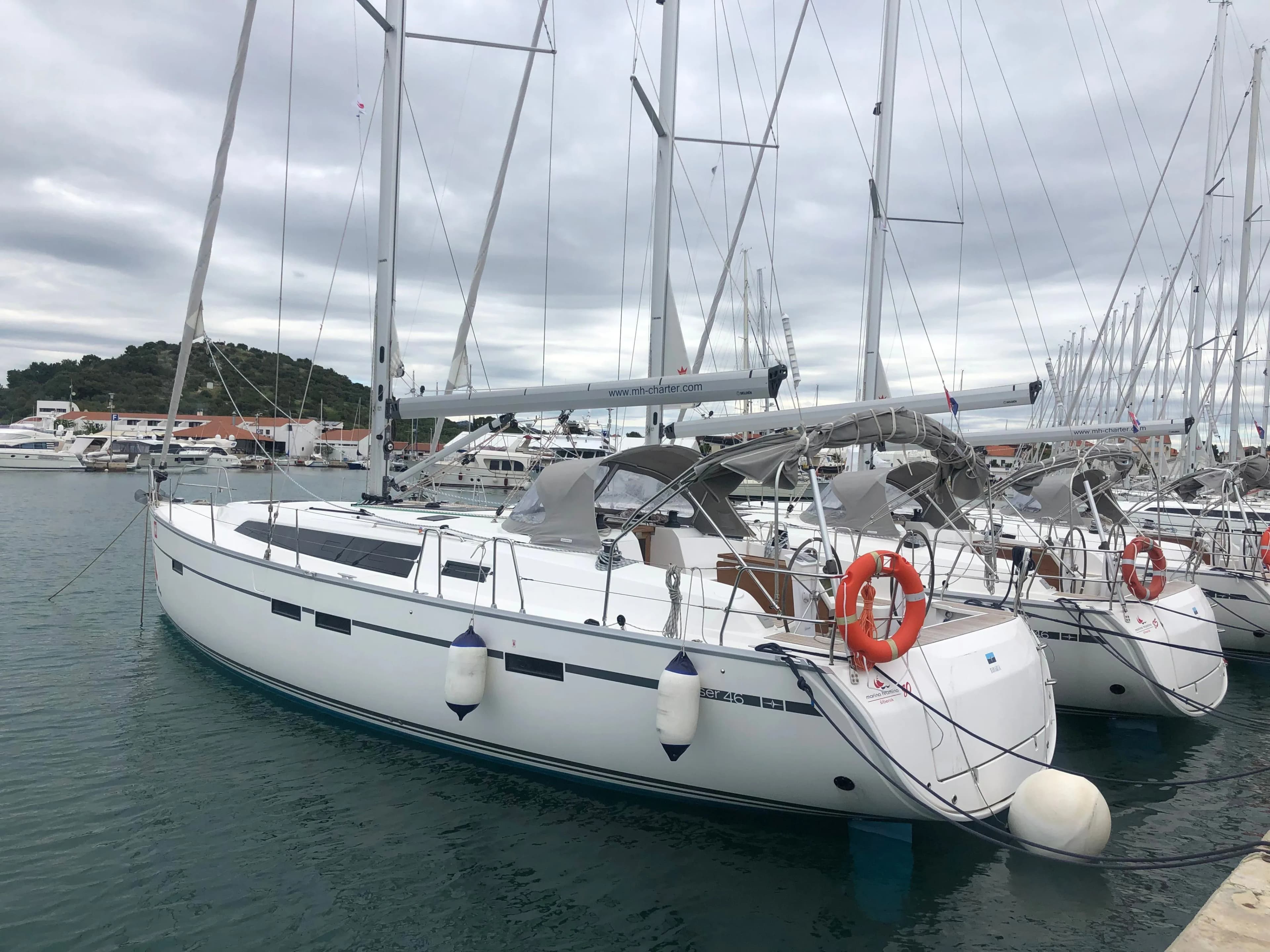 Boat - Rent a 14.27m Sailing Yacht Bavaria Cruiser 46 in Murter