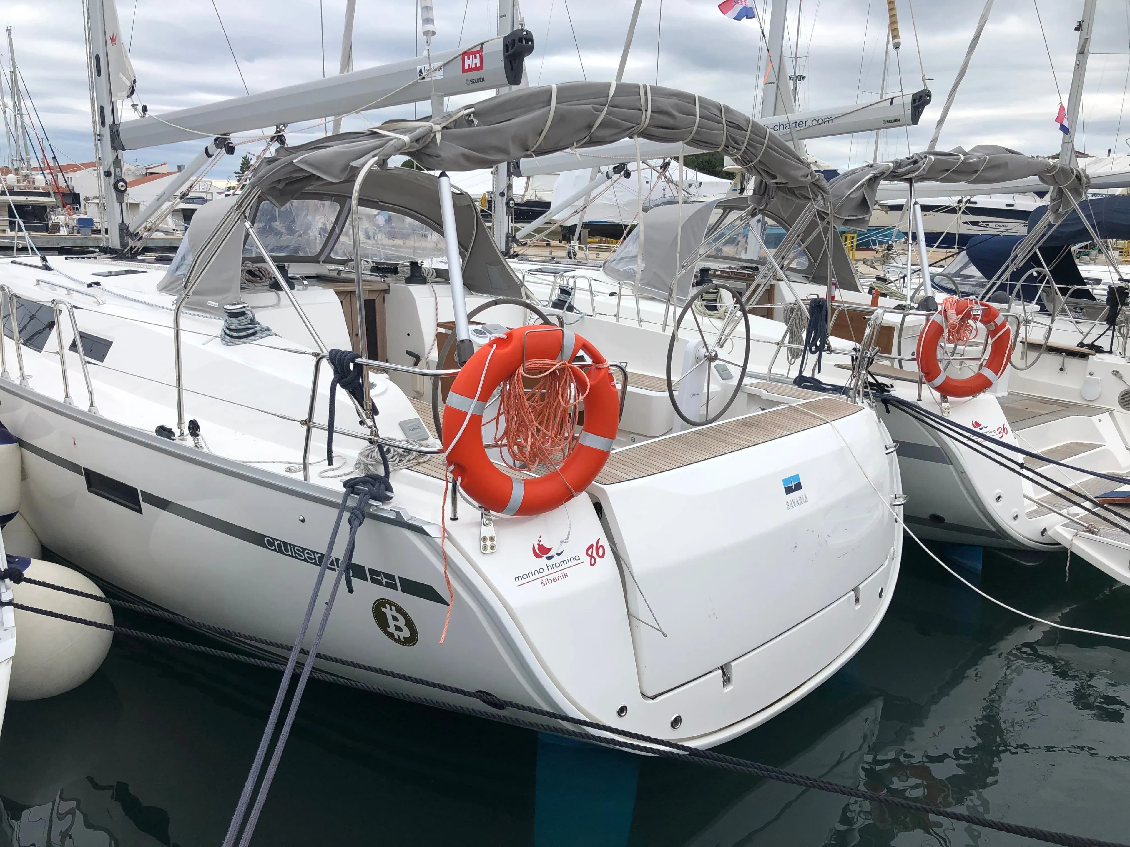 Boat - Rent a 14.27m Bavaria Cruiser 46 in Murter
