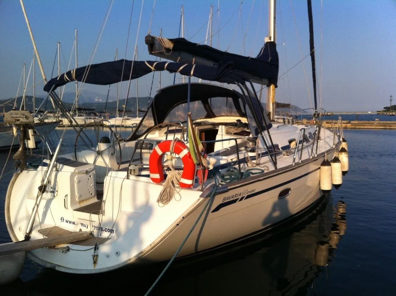 Лодка - Взять в чартер 13.99м парусная яхта Bavaria Cruiser 46 в Феццано