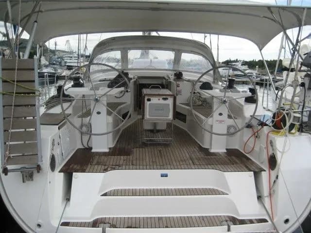 Лодка - Взять в чартер 15.55м парусная яхта Bavaria Cruiser 51 в Фурнари