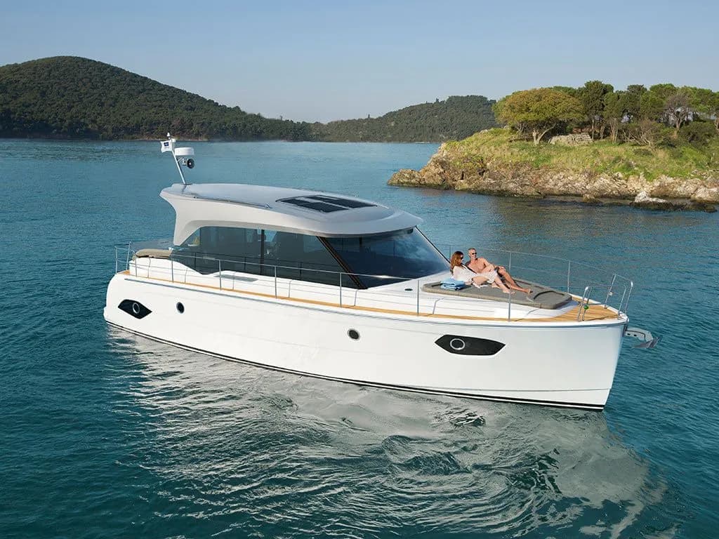 Boat - Rent a 12.2m Motor Yacht Bavaria E40 in Wolfsbruch