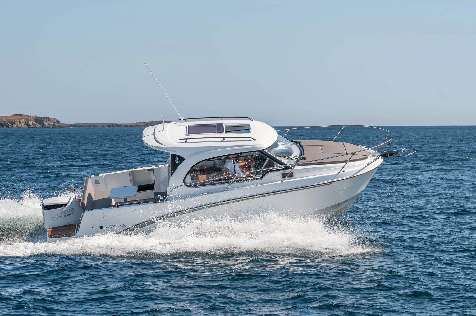 Tekne - Funtana 8.06m Kiralık Beneteau Antares 8