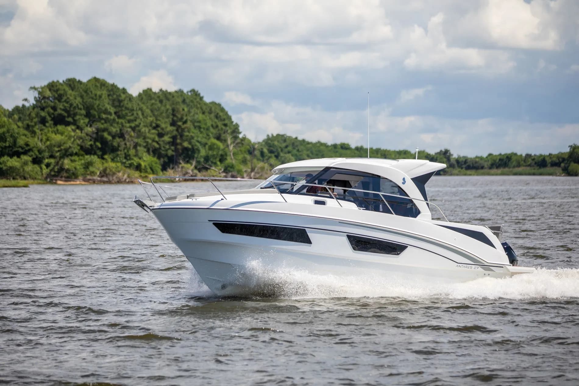 Boat - 8.25m Wilkasy 2 Cabin Motor Yacht Hire
