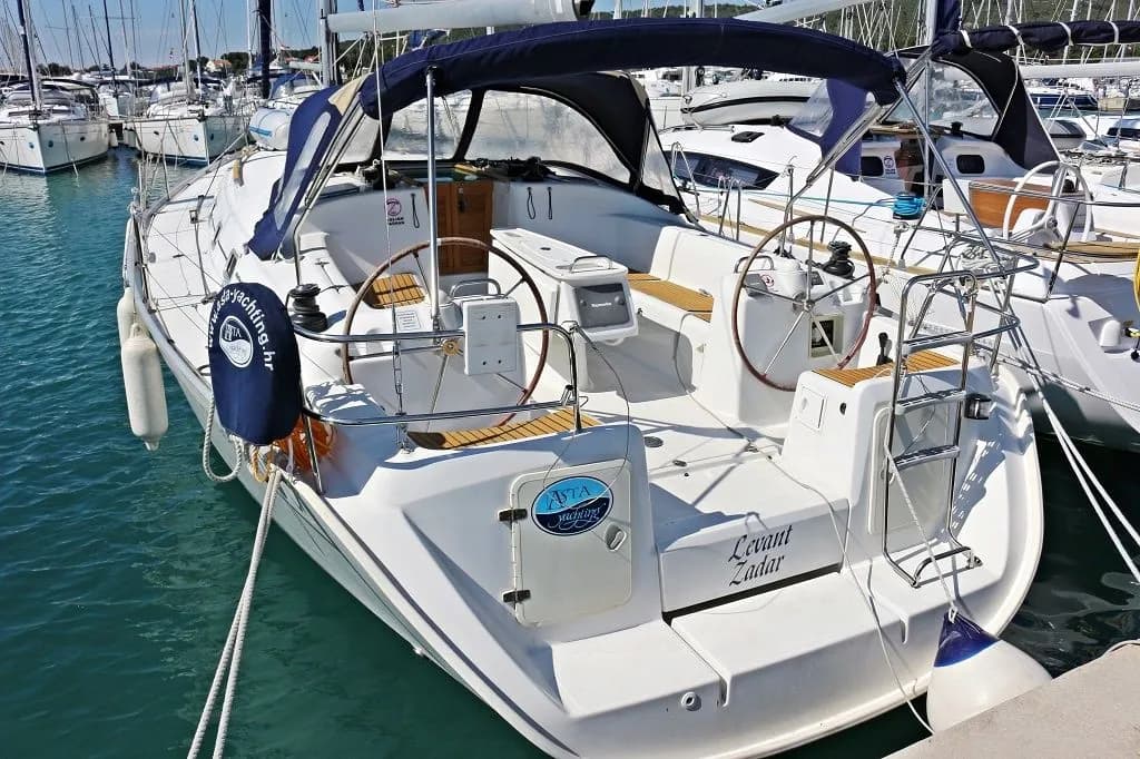 Boat - Charter a 13.26m Beneteau Cyclades 43.4 Sailing Yacht in Sukosan