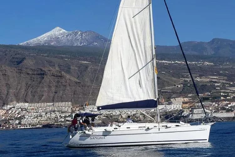Tekne - Acantilados de Los Gigantes 12.94m Kiralık 4 Kabinli Yelkenli Yat