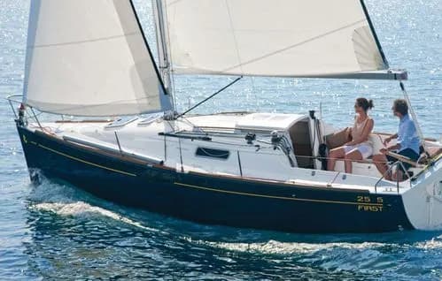 Boat - Rent a 7.8m Beneteau First 25 S in Arzon