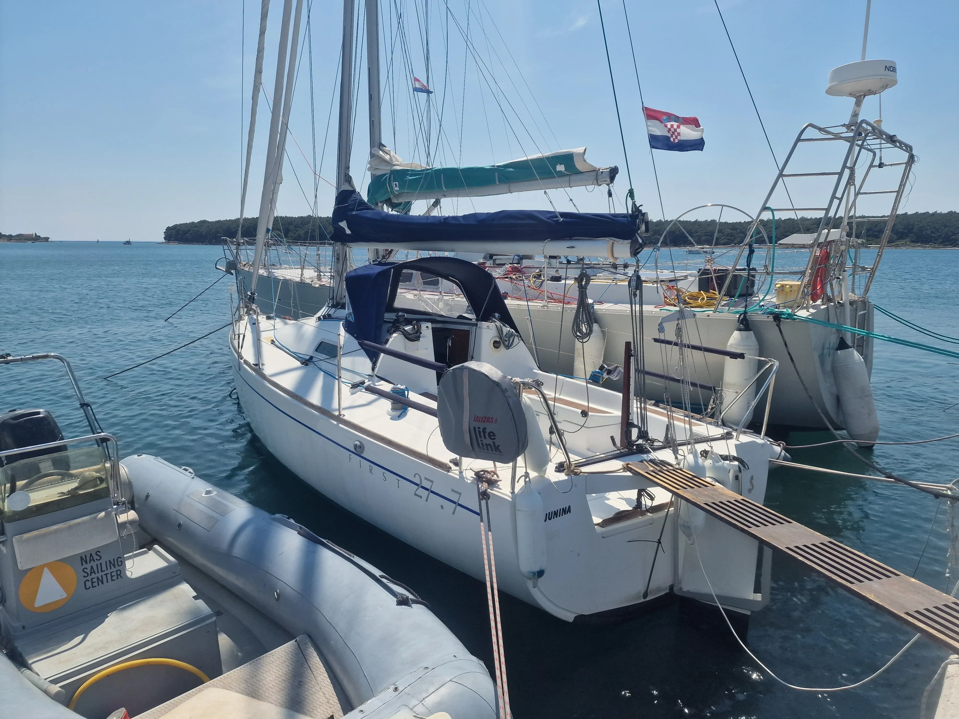 Boat - Explore Punat on a 8.82m Rental Sailing Yacht Beneteau First 27.7