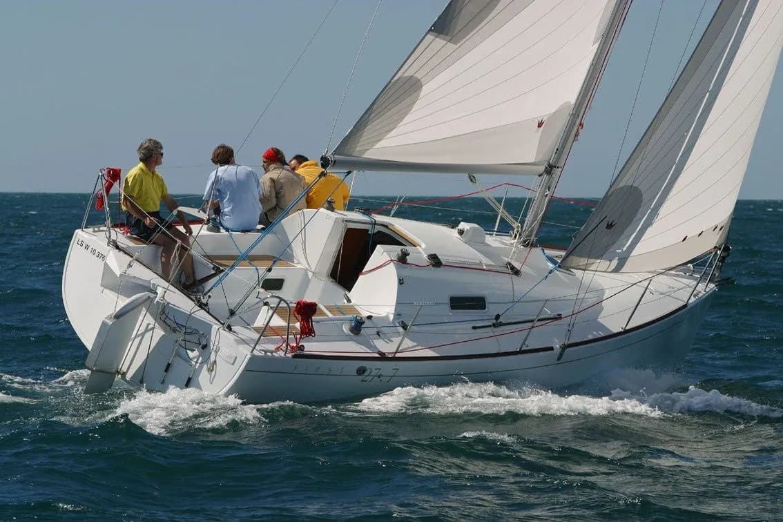 Boat - Rent a 8.85m Sailing Yacht Beneteau First 27.7 in La Trinite-sur-Mer