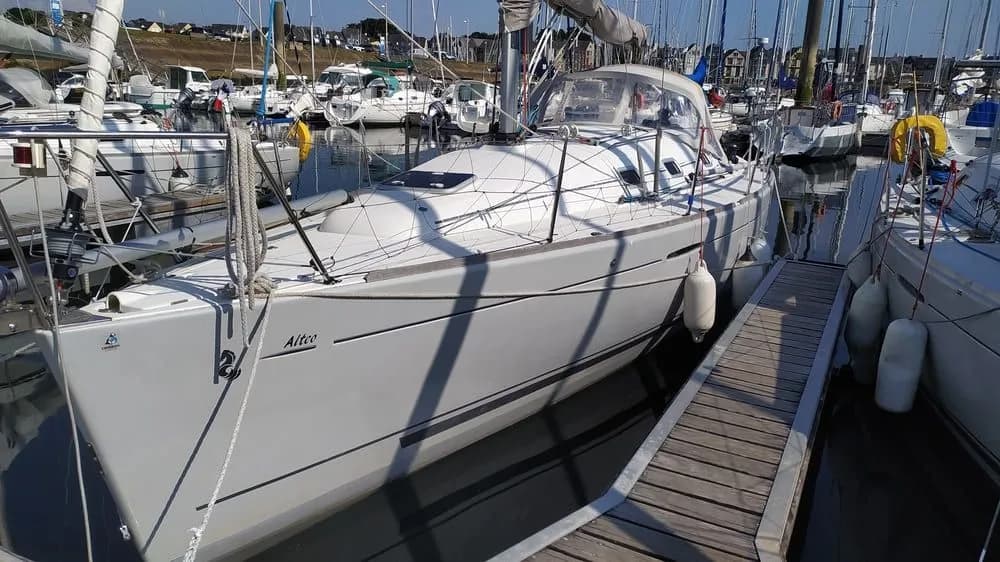 Boat - Rent a 9.66m Beneteau First 31.7 in Arzon